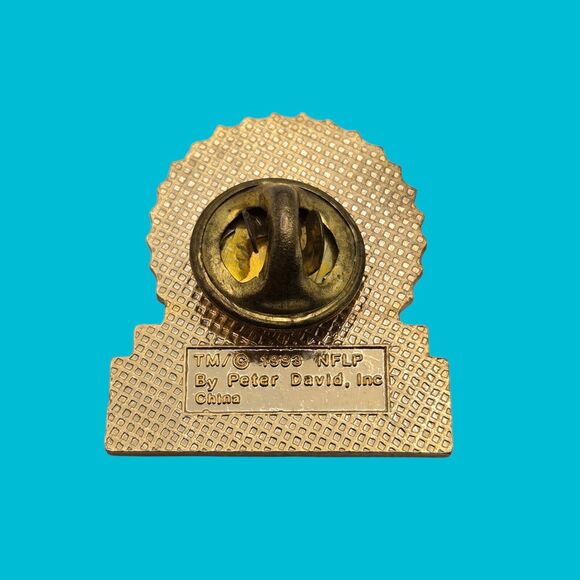 Rare 1993 Kansas City Chiefs Helmet Head Dress Football Pin on Peter David Back - Picture 5 of 5